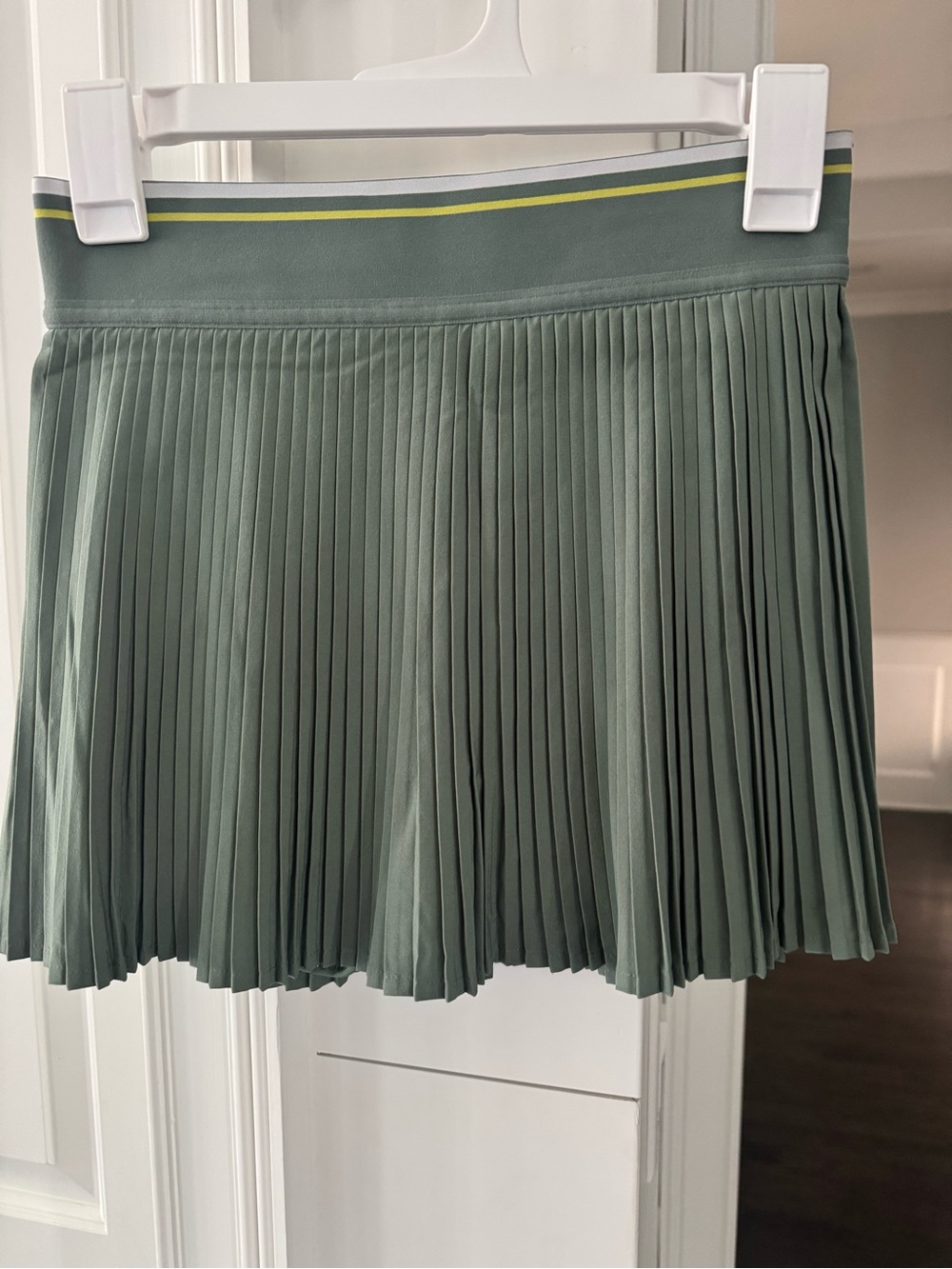lululemon athletica Pleated Mini Skirt in Sage Green with Stripe Waistband